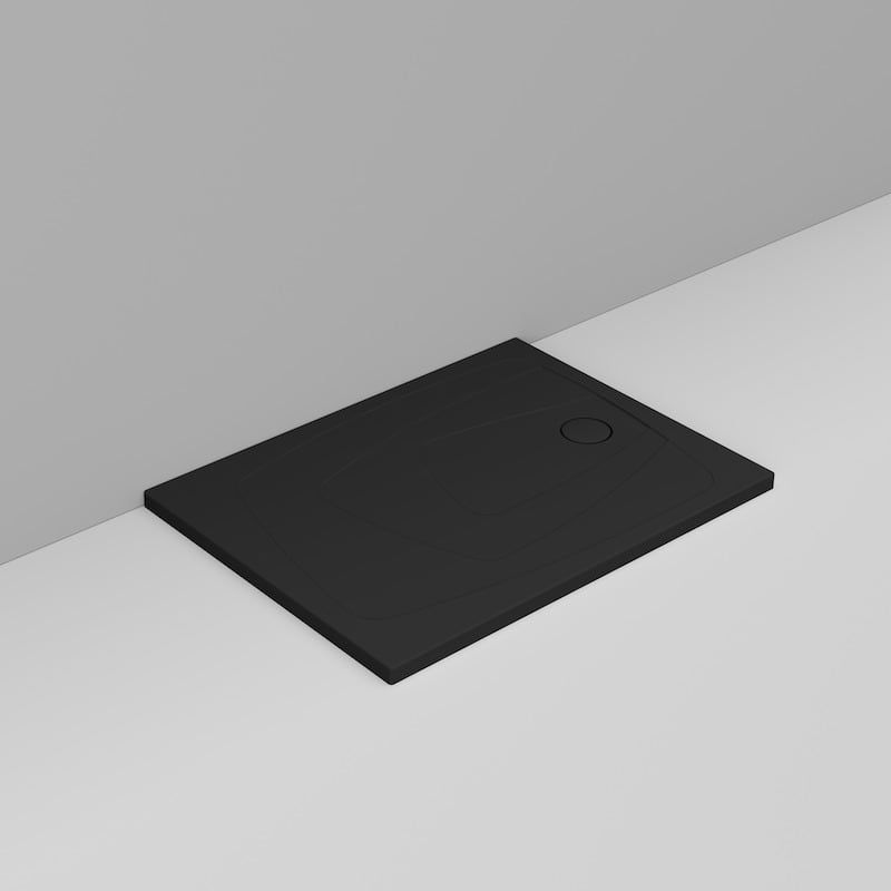 Dispositivo rettangolare nero con pulsante circolare su una superficie grigio chiaro.