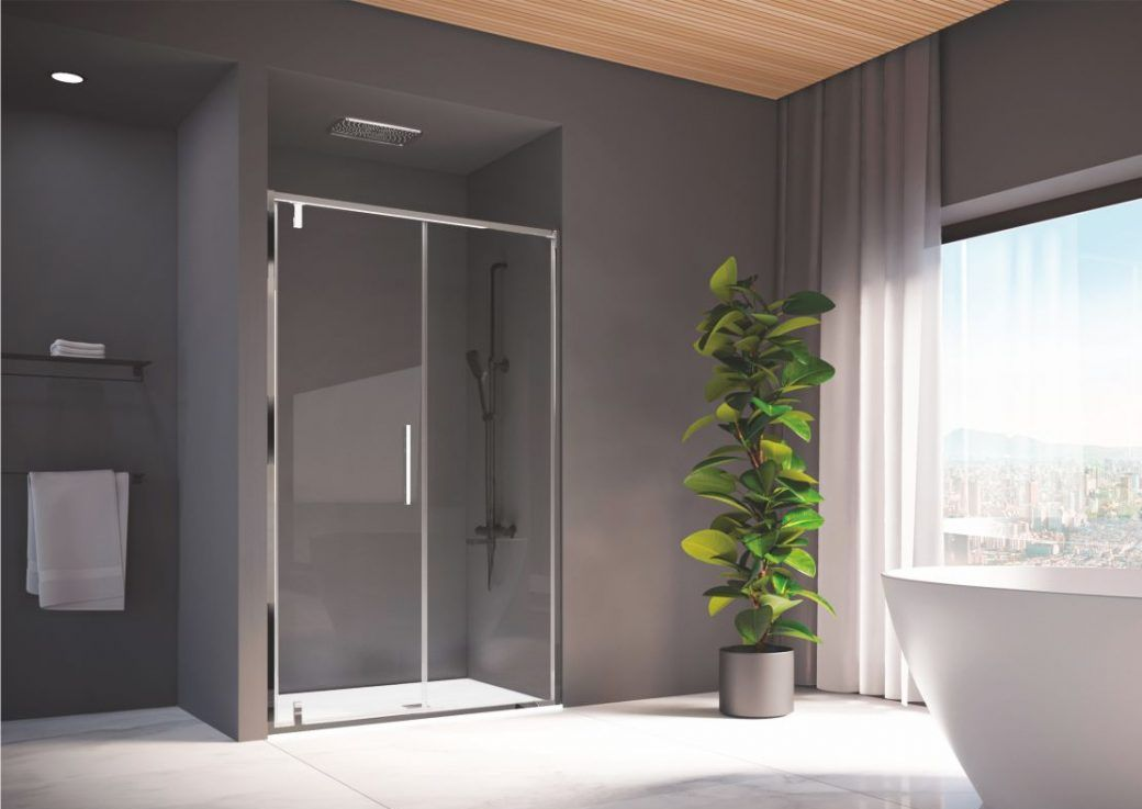 Bagno moderno con doccia in vetro, pareti grigie e una pianta in vaso accanto a una finestra luminosa.