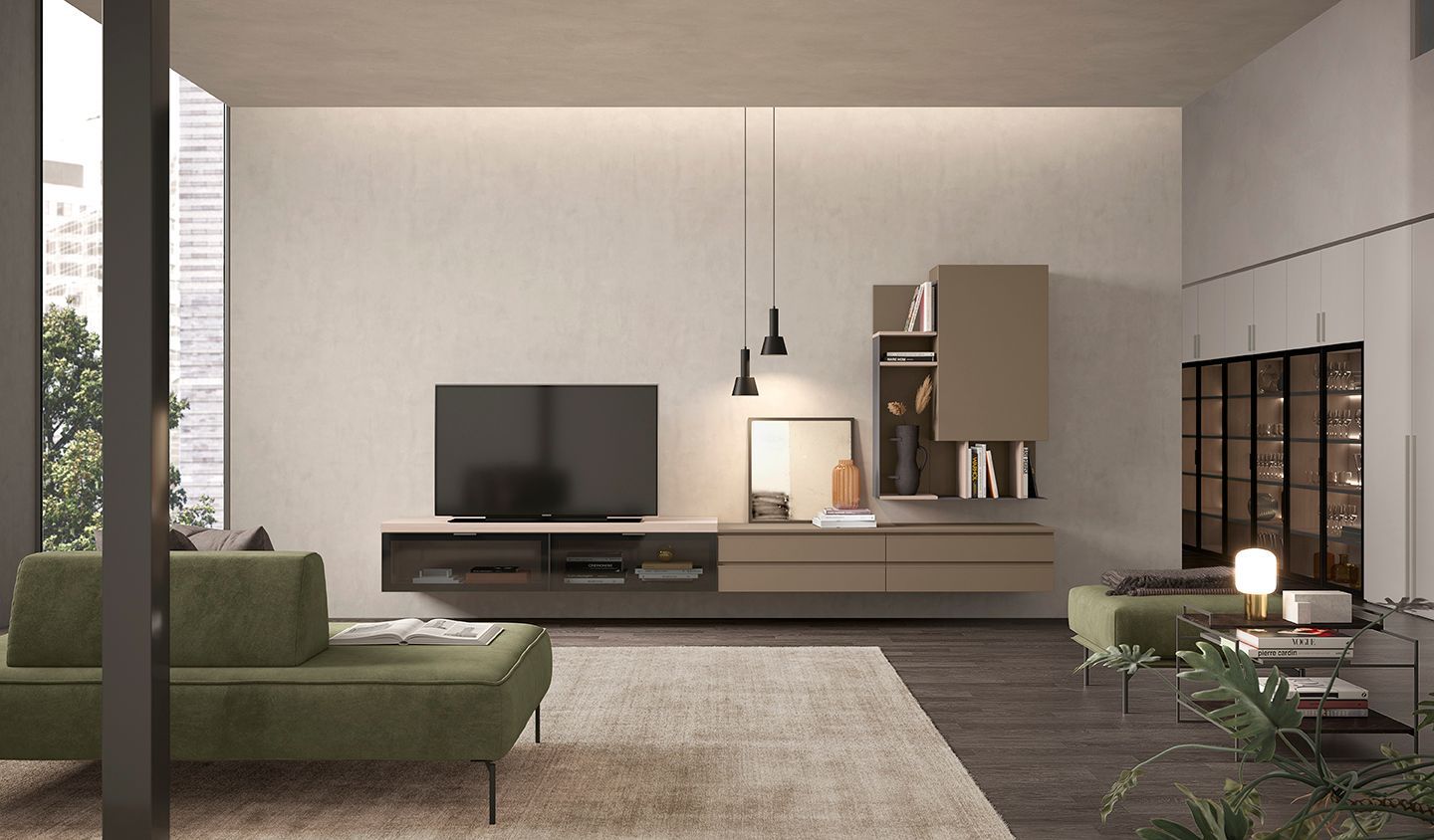 Soggiorno moderno con divani verdi, pareti beige, mobile TV, lampada a sospensione e finestre a tutta altezza.
