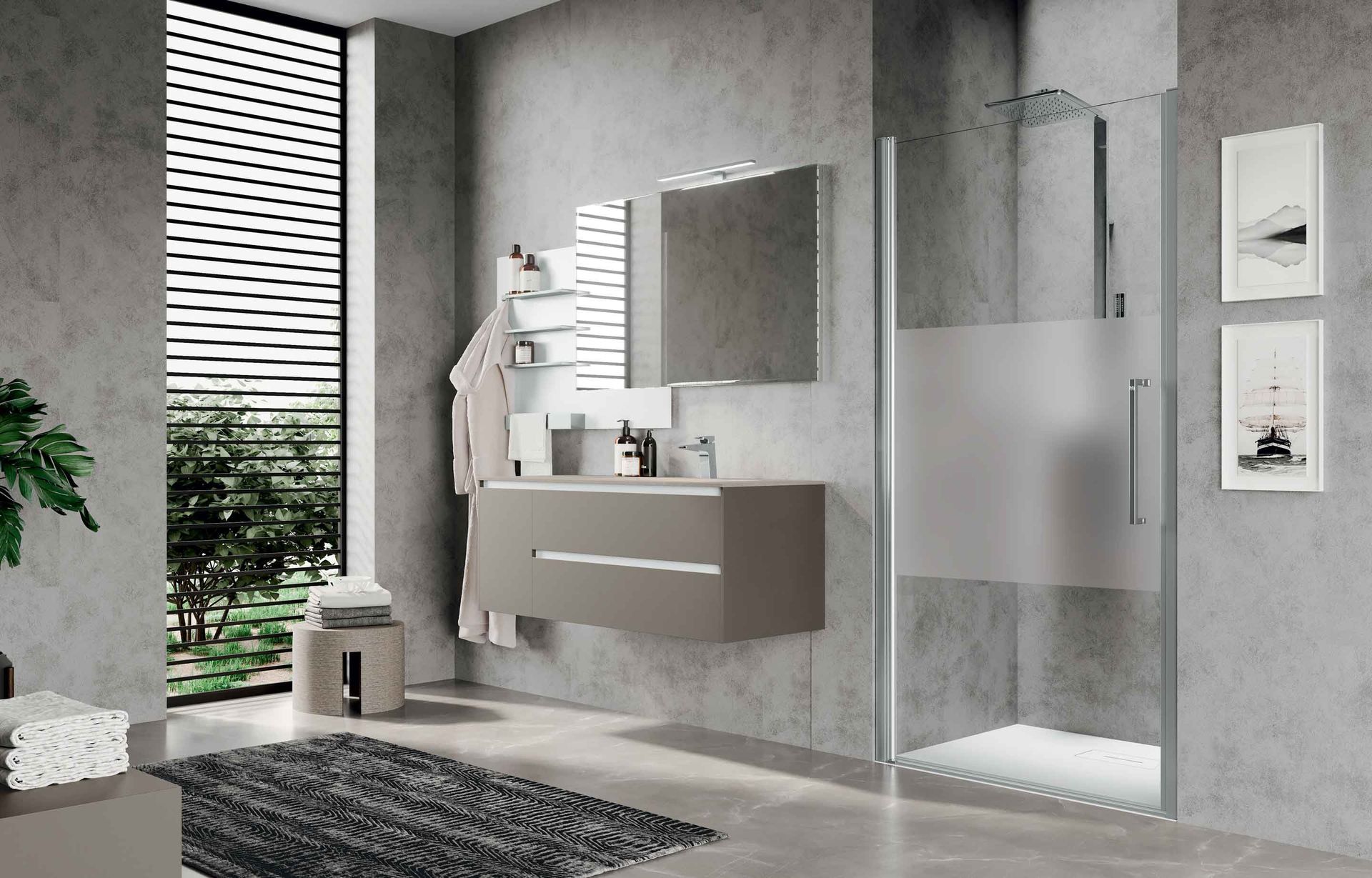 Bagno moderno con mobile lavabo sospeso, ampio specchio, cabina doccia in vetro e finestra alta.