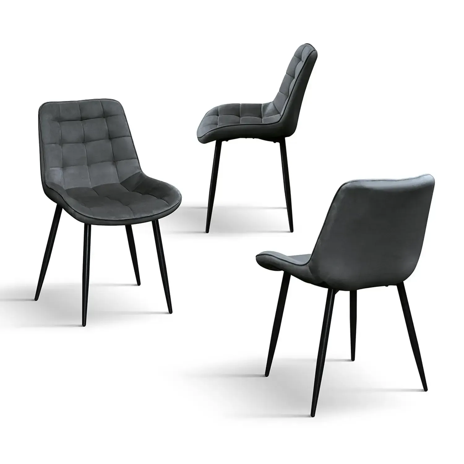 Tre sedie da pranzo imbottite di colore grigio con gambe in metallo nero su sfondo bianco.