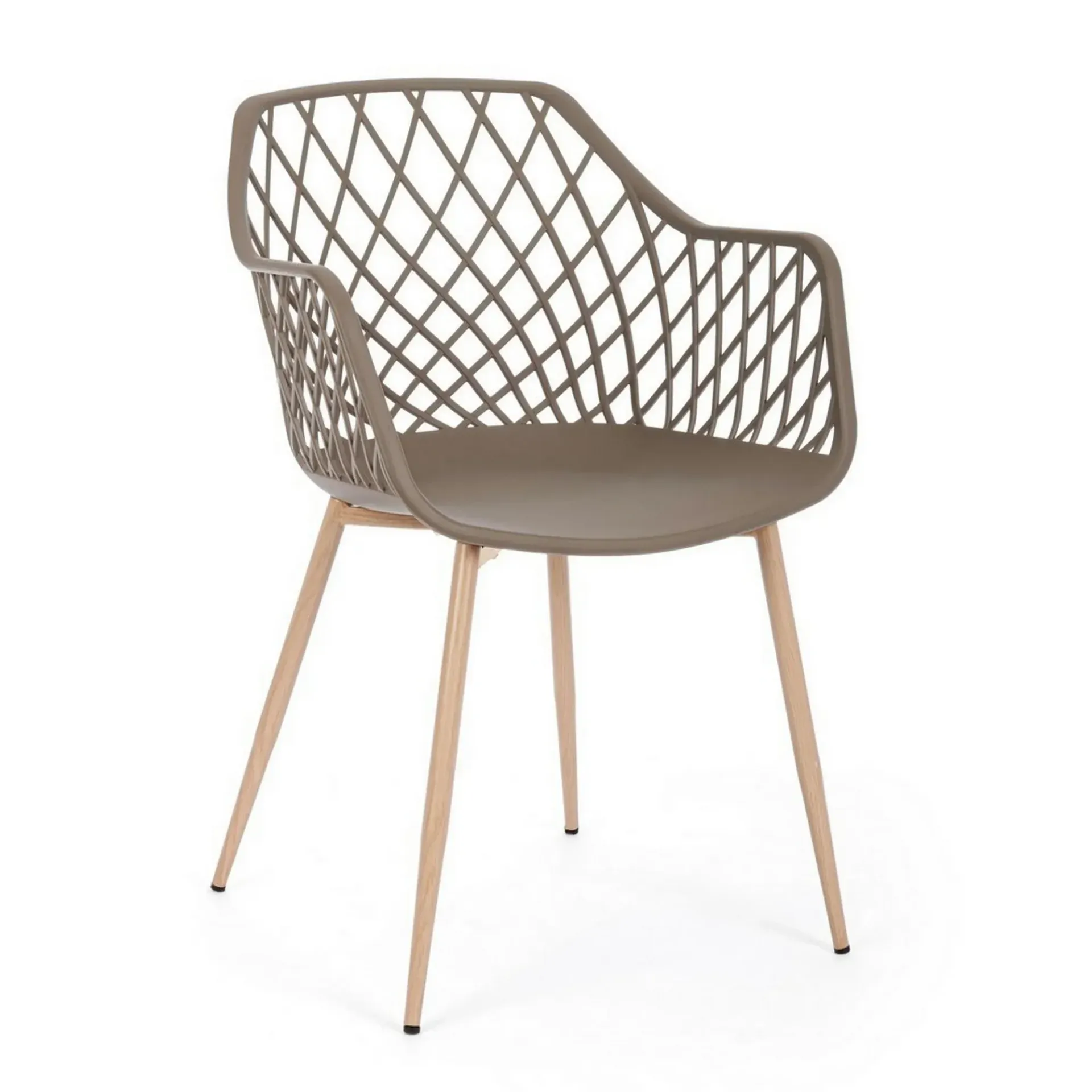 Sedia moderna con struttura in filo metallico beige e gambe in legno su sfondo bianco.