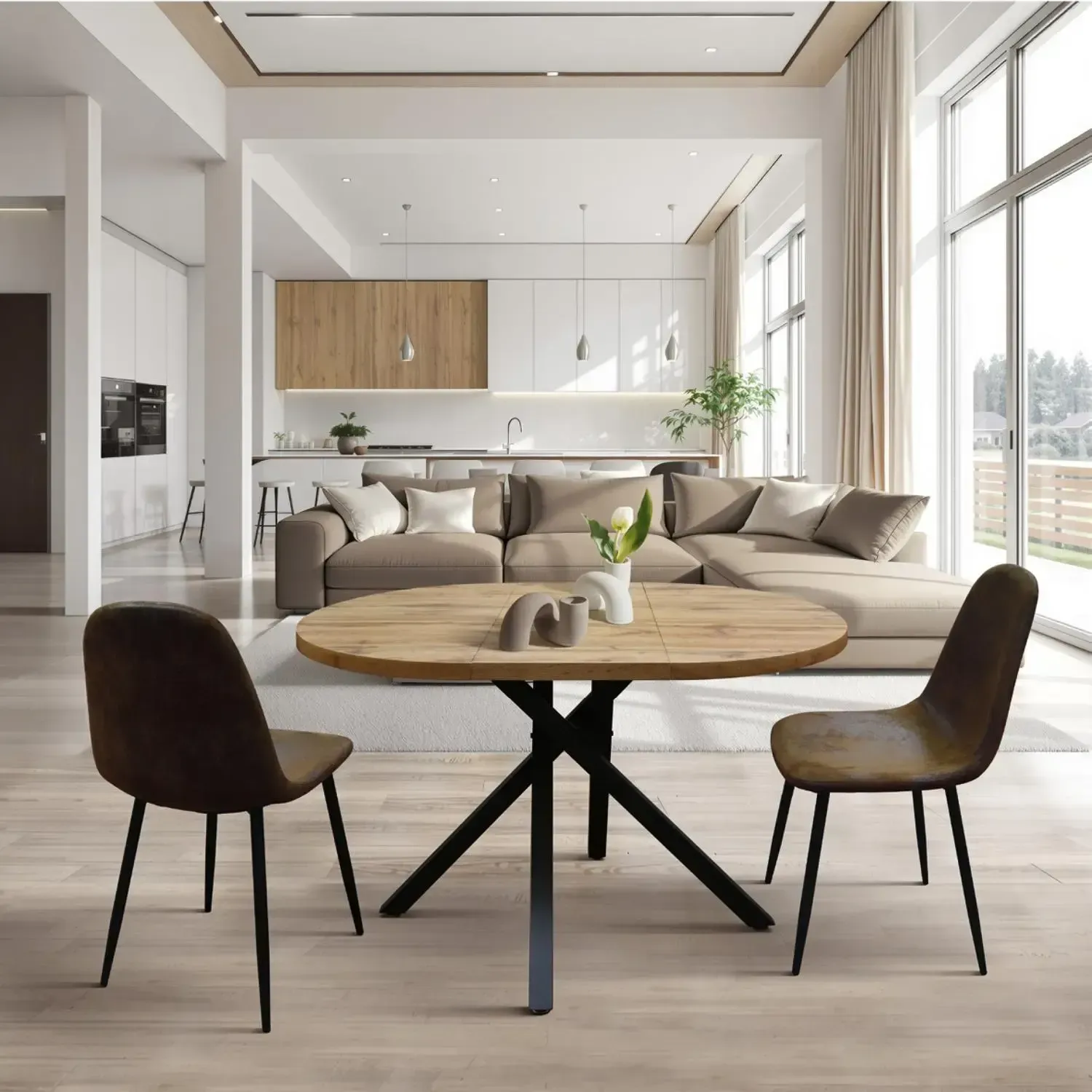 Cucina moderna a pianta aperta con zona pranzo, tavolo rotondo in legno, sedie marroni e divano beige.