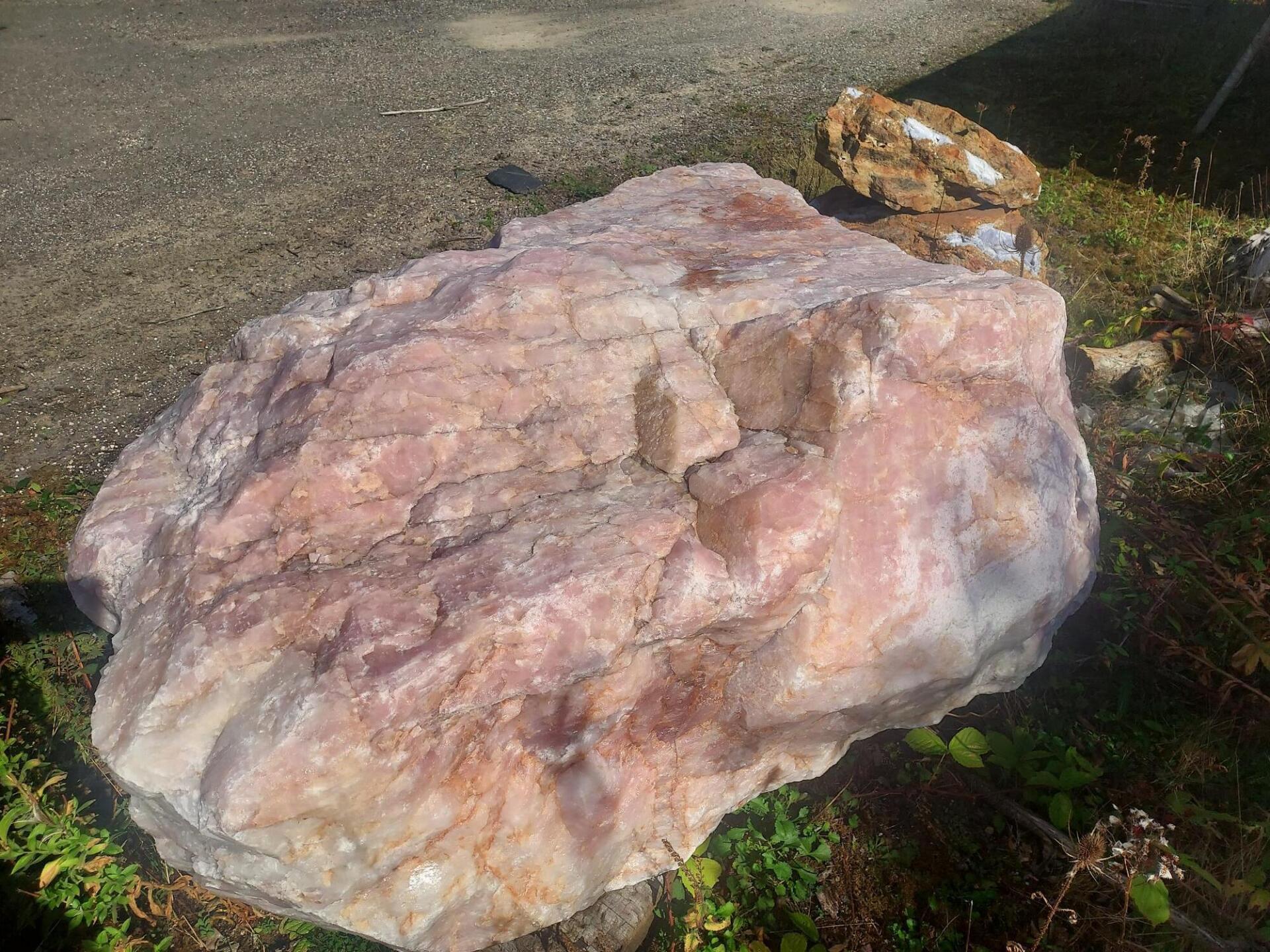 ROSE QUARTZ BOULDER