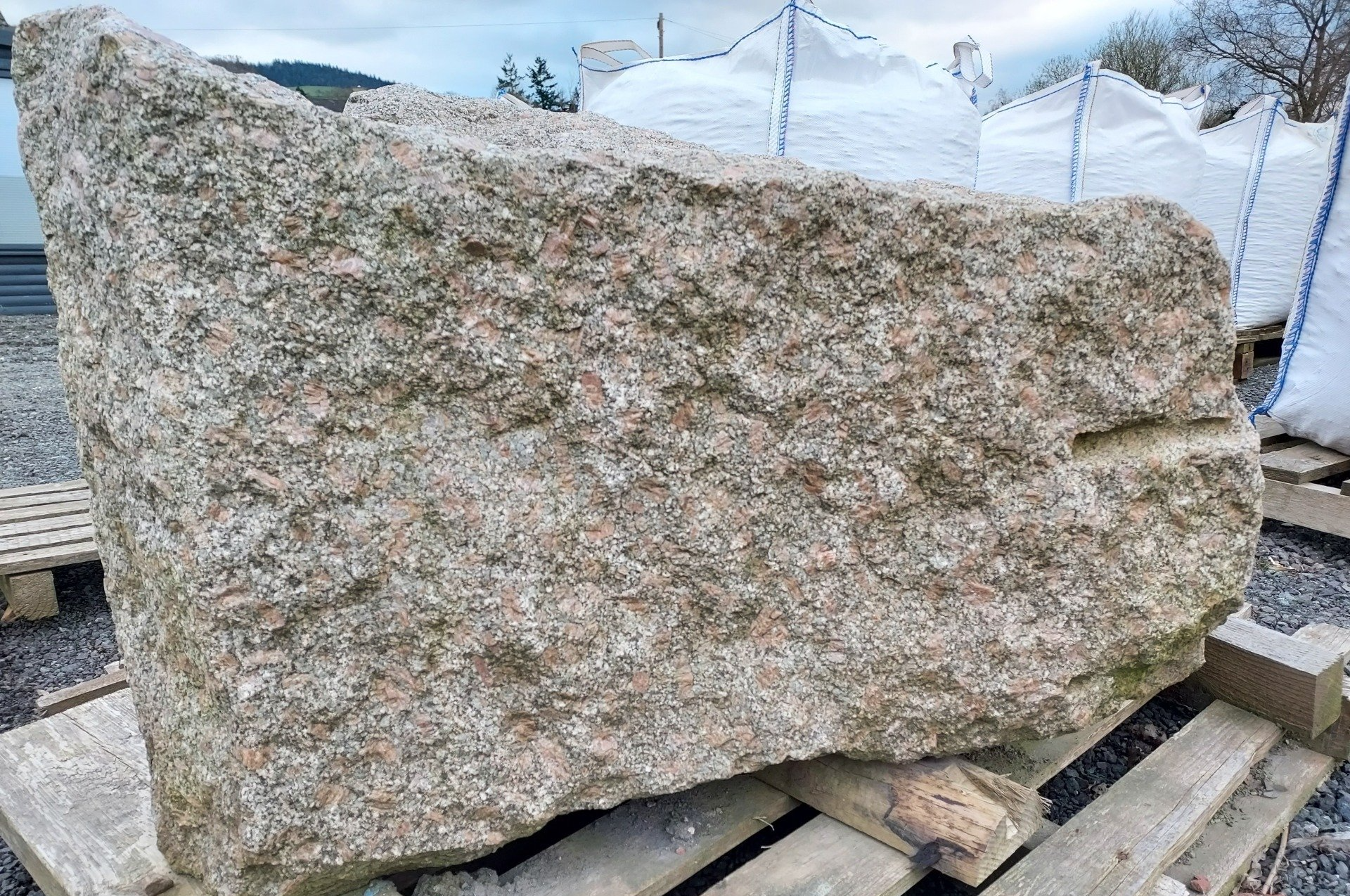 MOTTLED PINK ROCK GRANITE