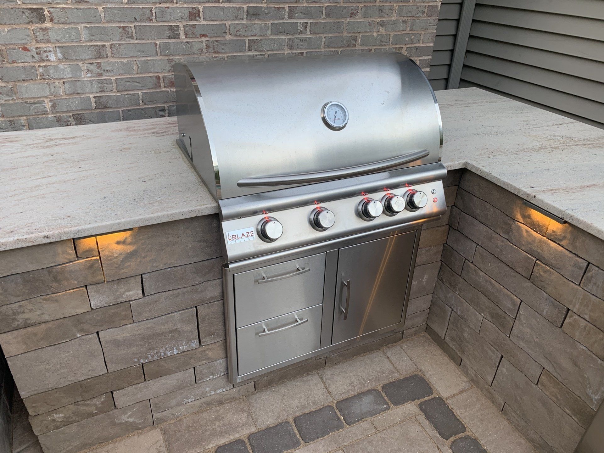 outdoor patio kitchens