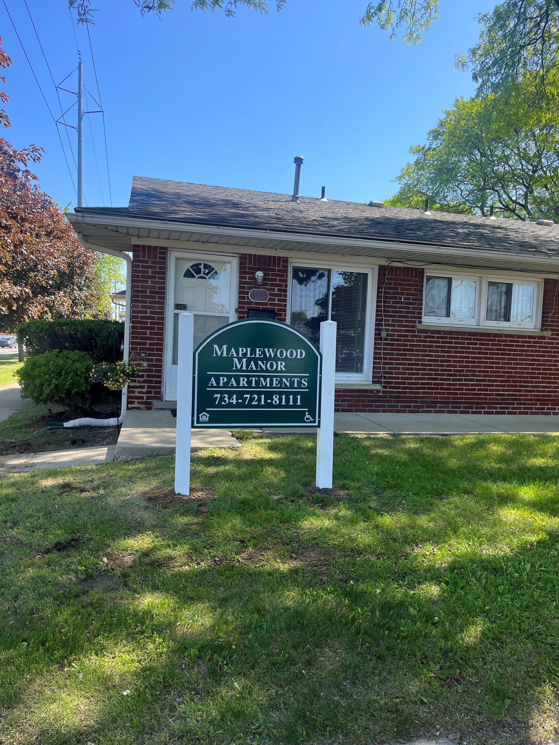 Home Maplewood Manor Apartments Garden City, MI