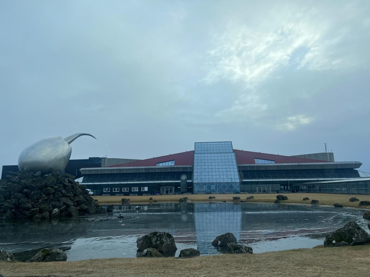 Private airport transfer between Keflavík International Airport and Reykjavík