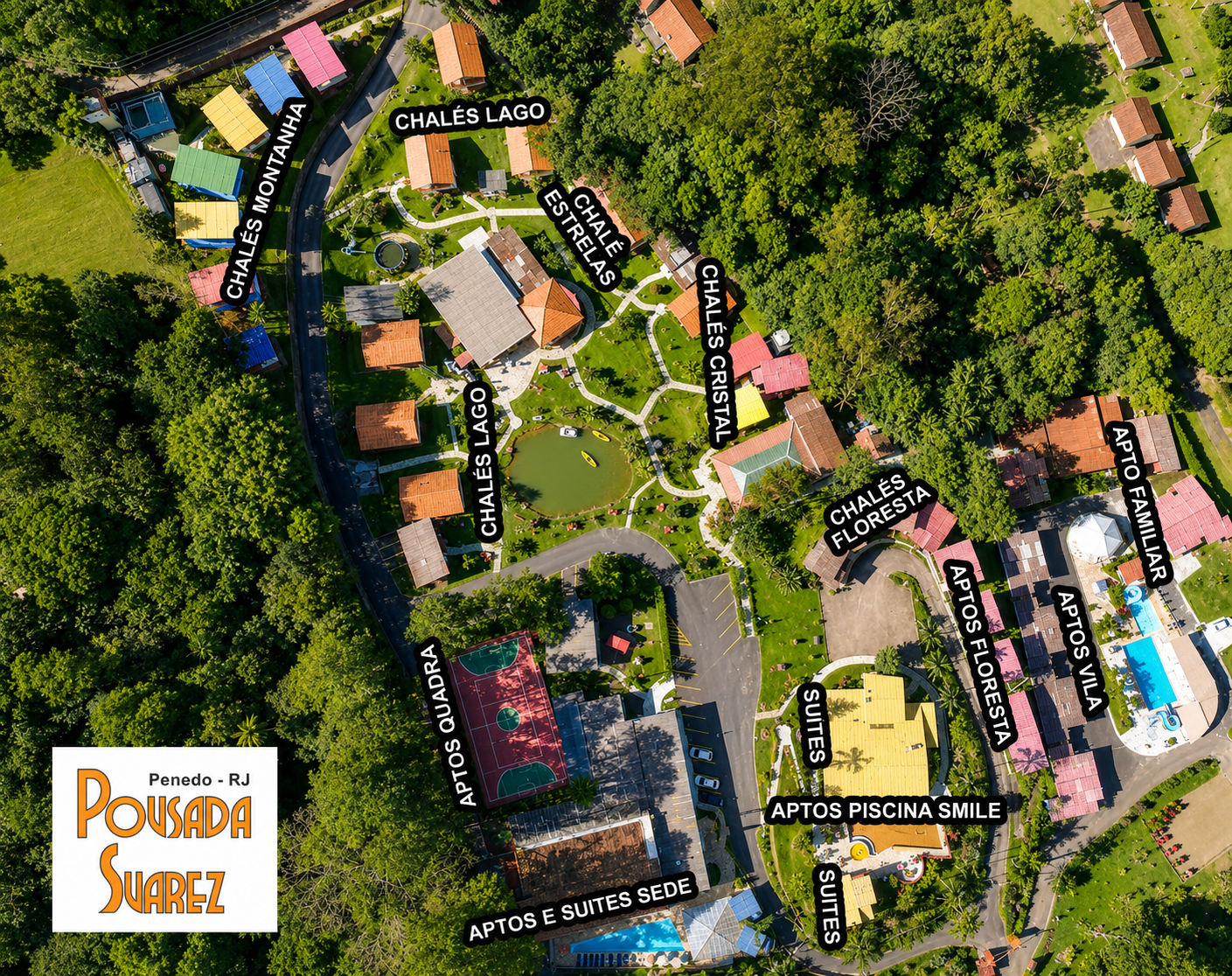 Mapa aéreo de um resort tropical com vilas, piscina, caminhos e densa vegetação identificados.