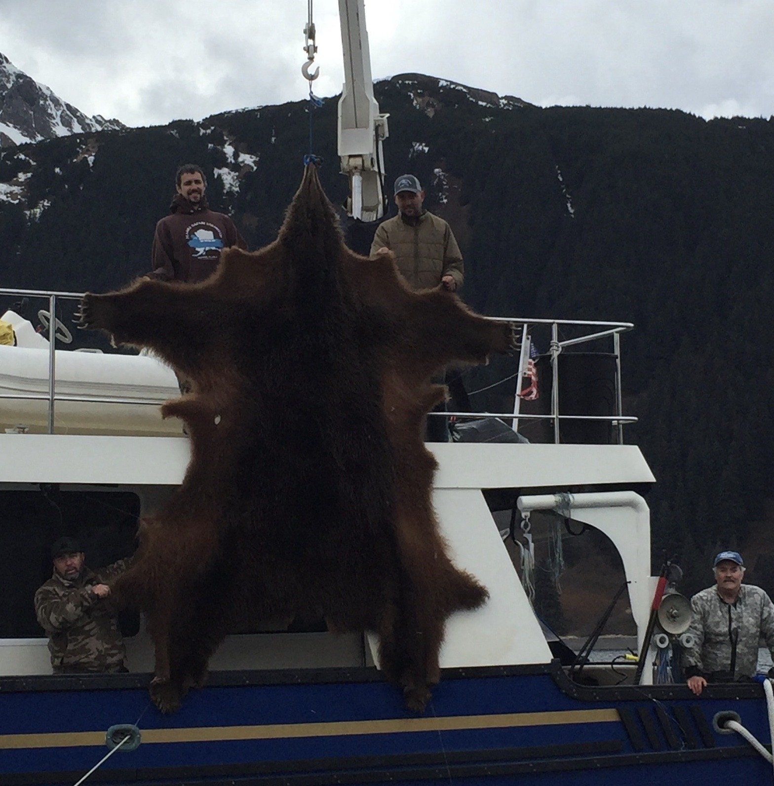 ALASKA BROWN BEAR HUNTING, ALASKA KODIAK BROWN BEAR HUNTING, KODIAK BEAR HUNTING OUTFITTER