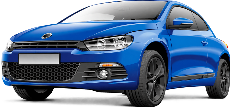 Auto sportiva coupé blu su sfondo bianco, vista frontale angolata