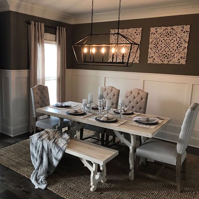 Dining Room with a Table and Chairs