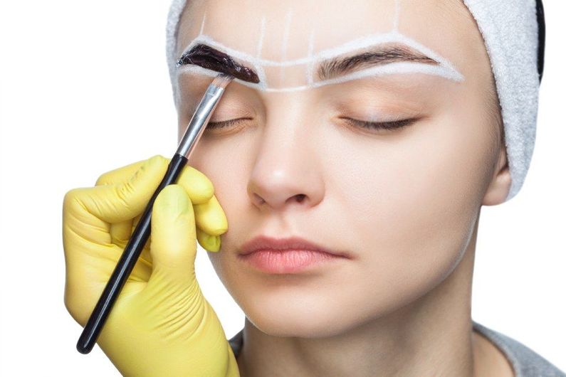 Trucco permanente per sopracciglia