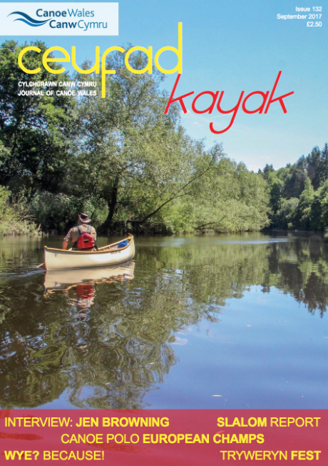 Dyn mewn canŵ ar glawr cylchgrawn o'r enw ceurad kayak