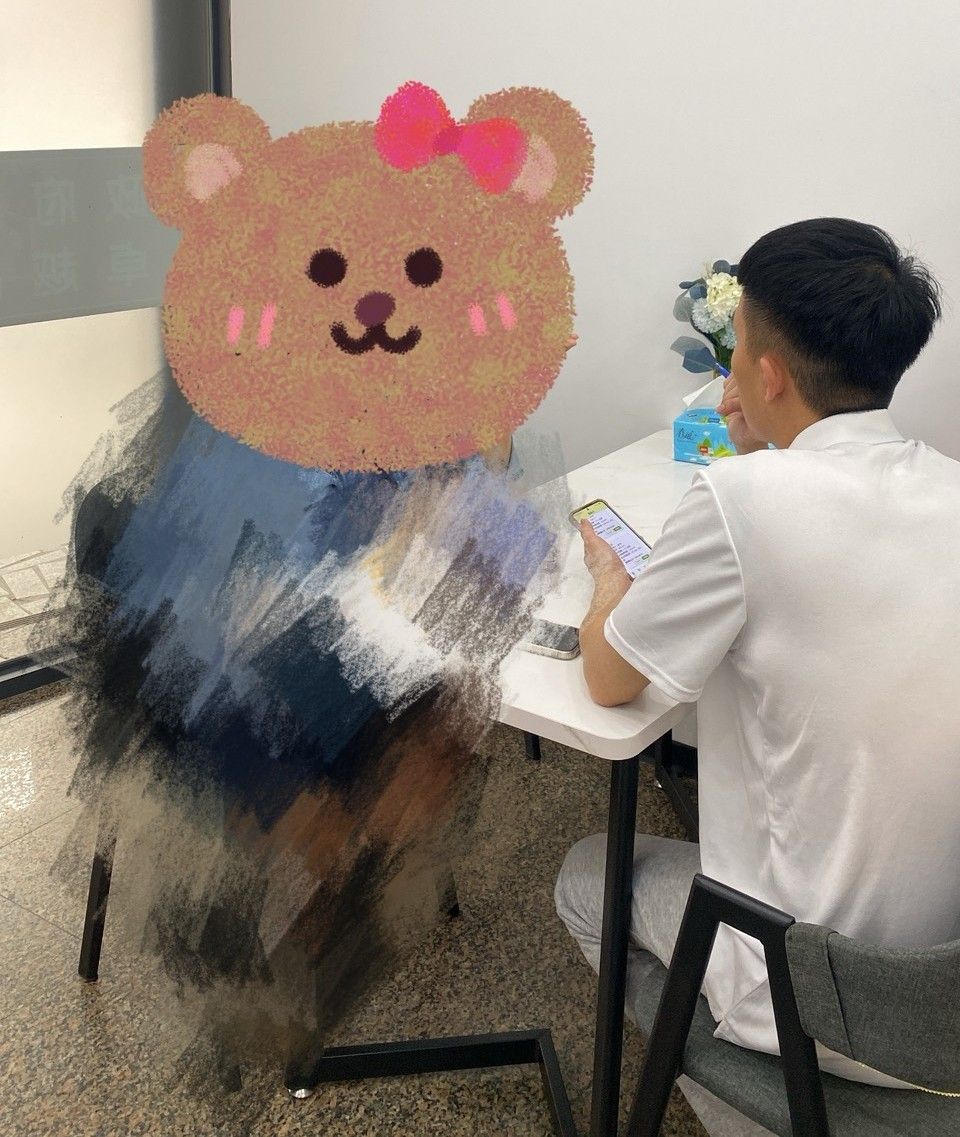 花蓮永廉當舖現場為客戶諮詢汽車借款實錄。針對10-20年老車提供專屬增貸與免留車方案，專業鑑定、快速撥款，協助在地鄉親解決緊急資金週轉難題。選擇政府立案永廉當舖，老車也能發揮最高週轉價值。