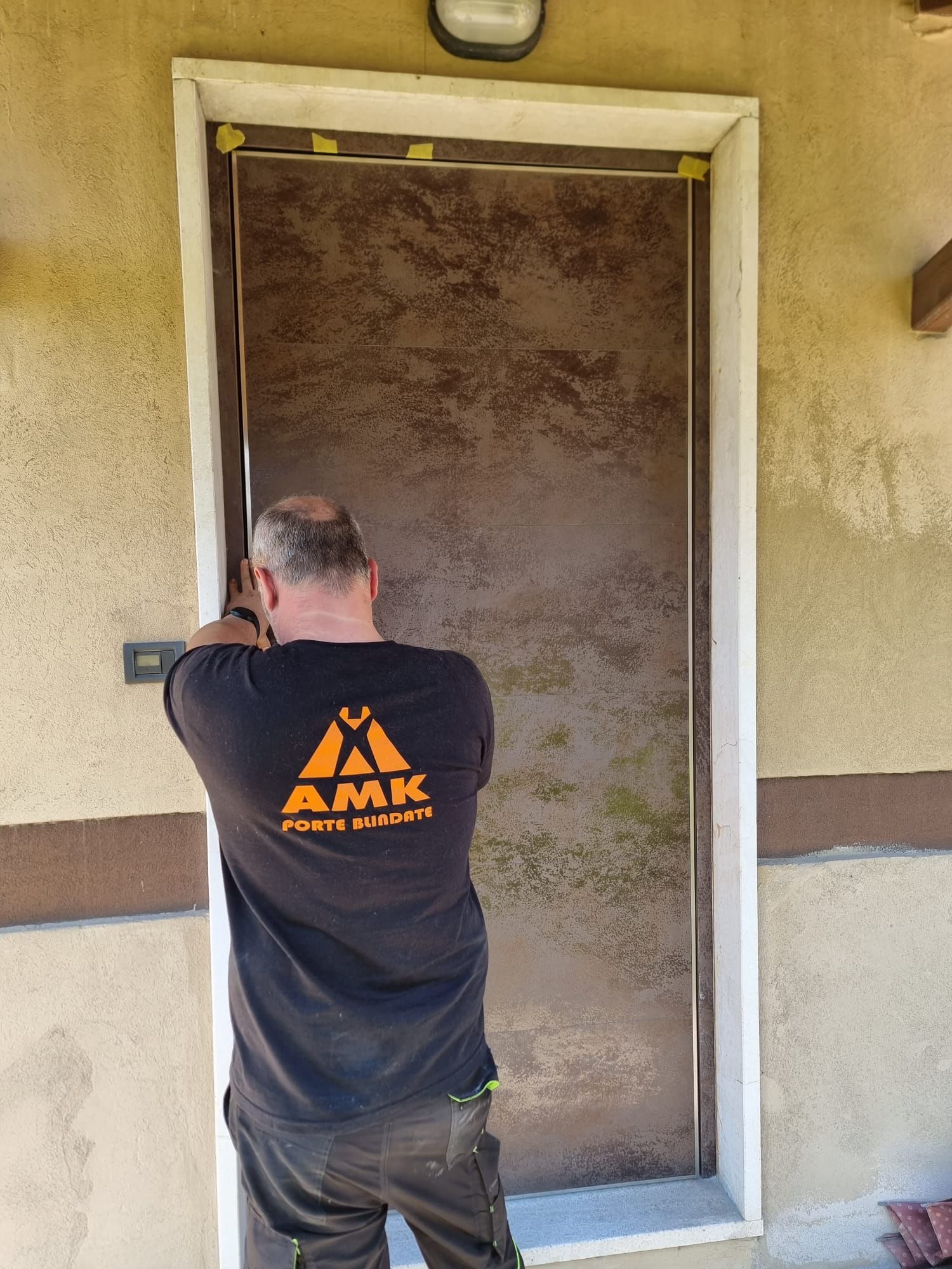 Produzione porte su misura a Verona di AMK
