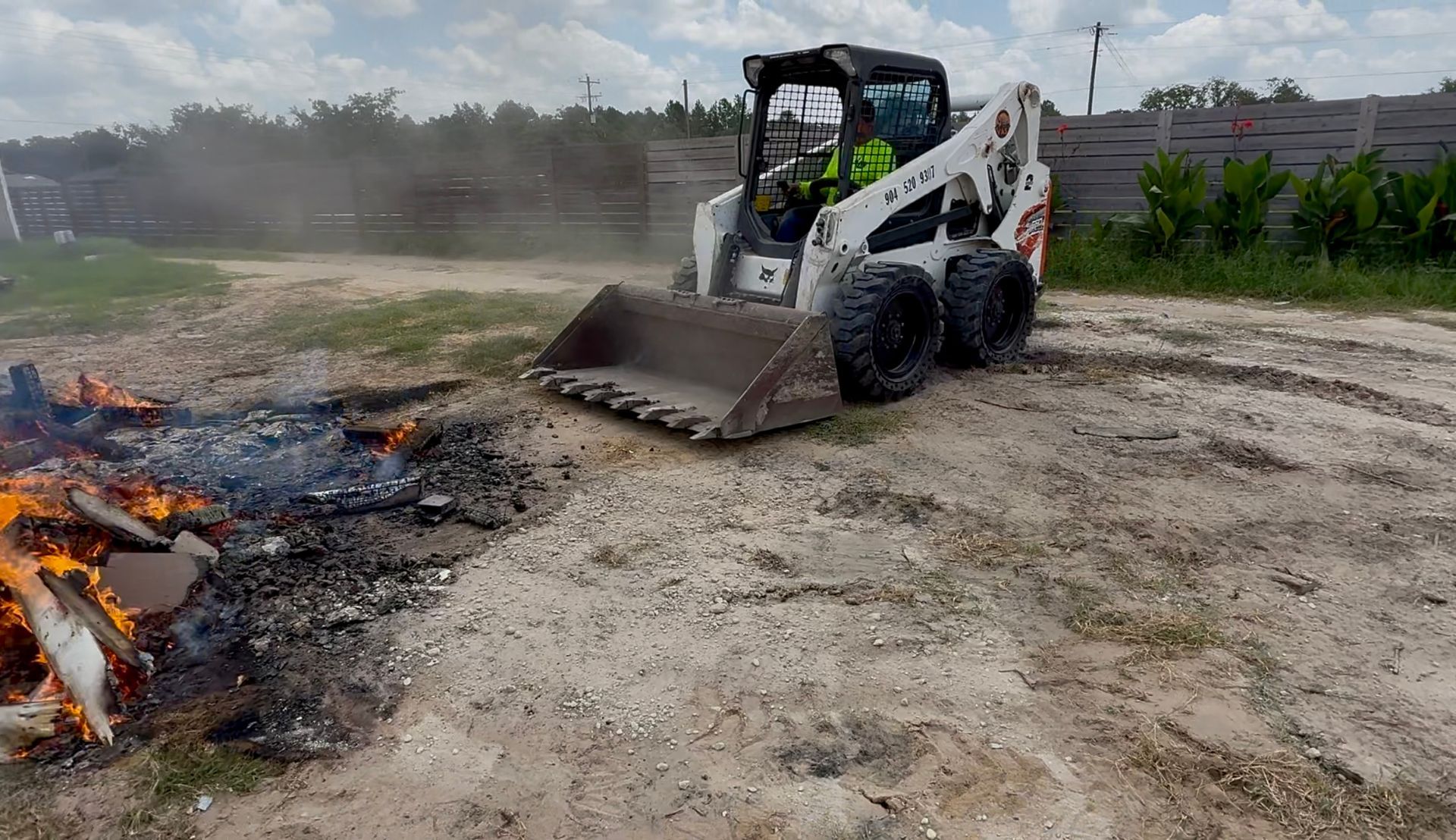 Bobcat S650 (Skid Steer Loader)