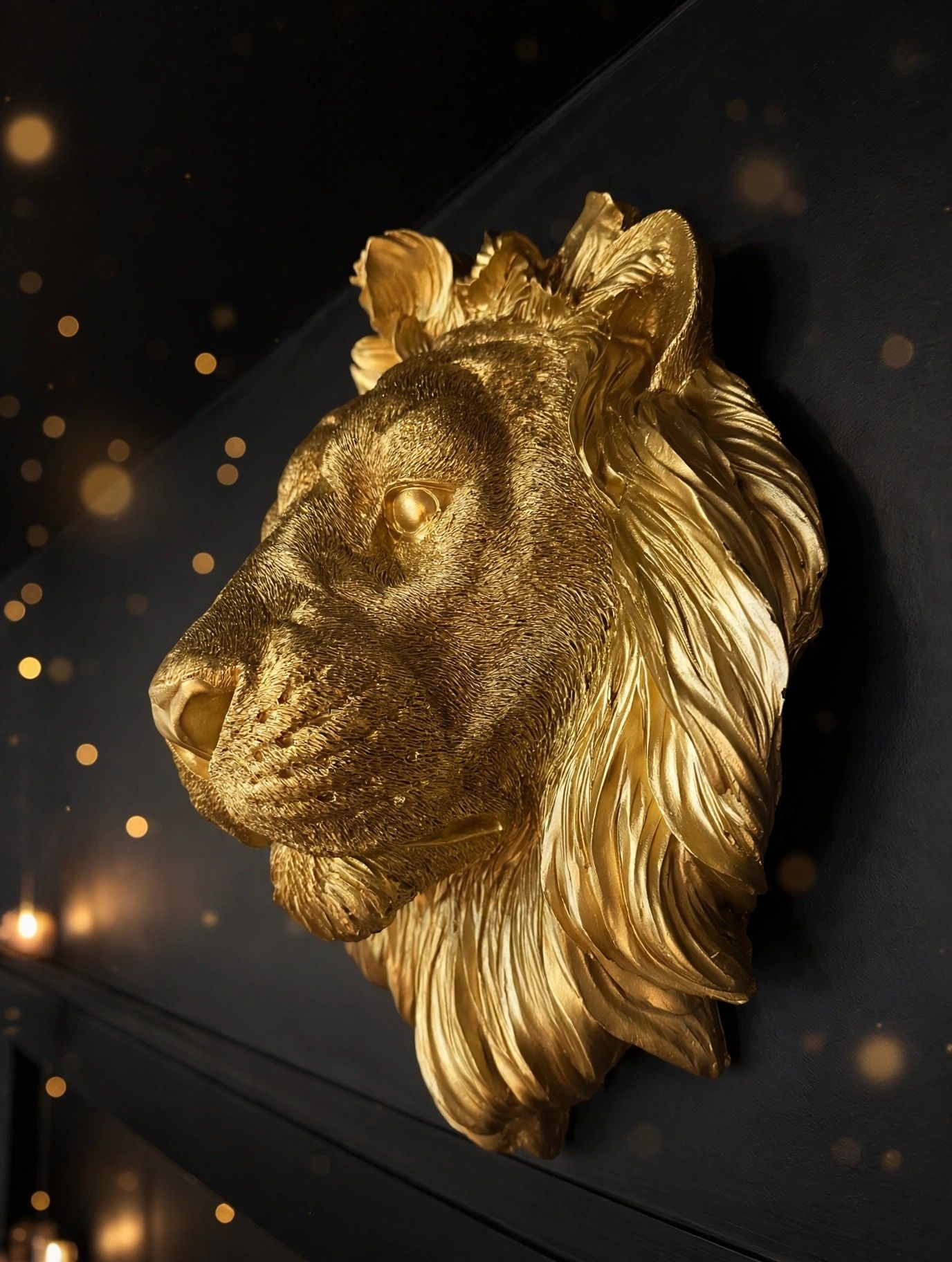 Détail décoratif doré de The Lion’s Suite à Waterl’O