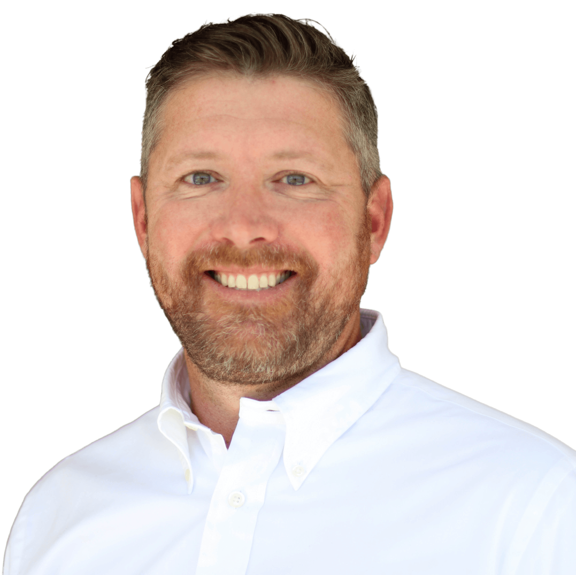A man with a beard is wearing a white shirt and smiling.