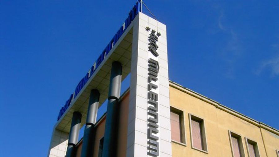 insegna maxi hotel