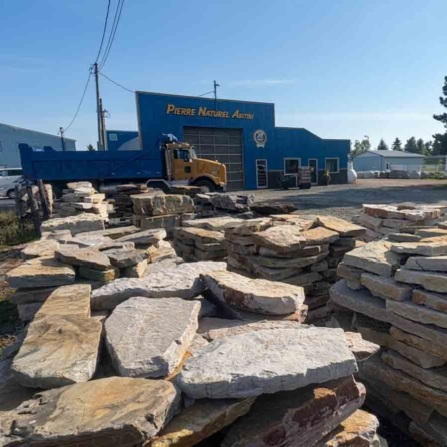 Une enseigne bleue et jaune pour entreprise pointe inc.