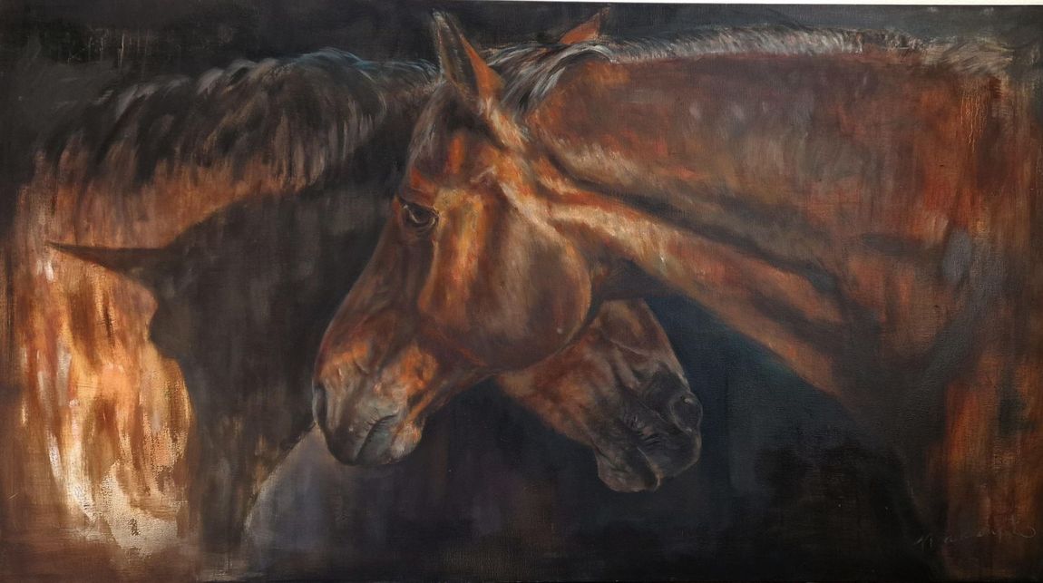 Een schilderij van twee paarden die naast elkaar staan.