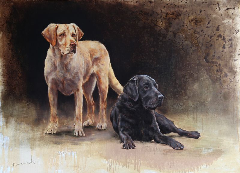 Een schilderij van twee honden, een bruine en een zwarte, die naast elkaar staan.