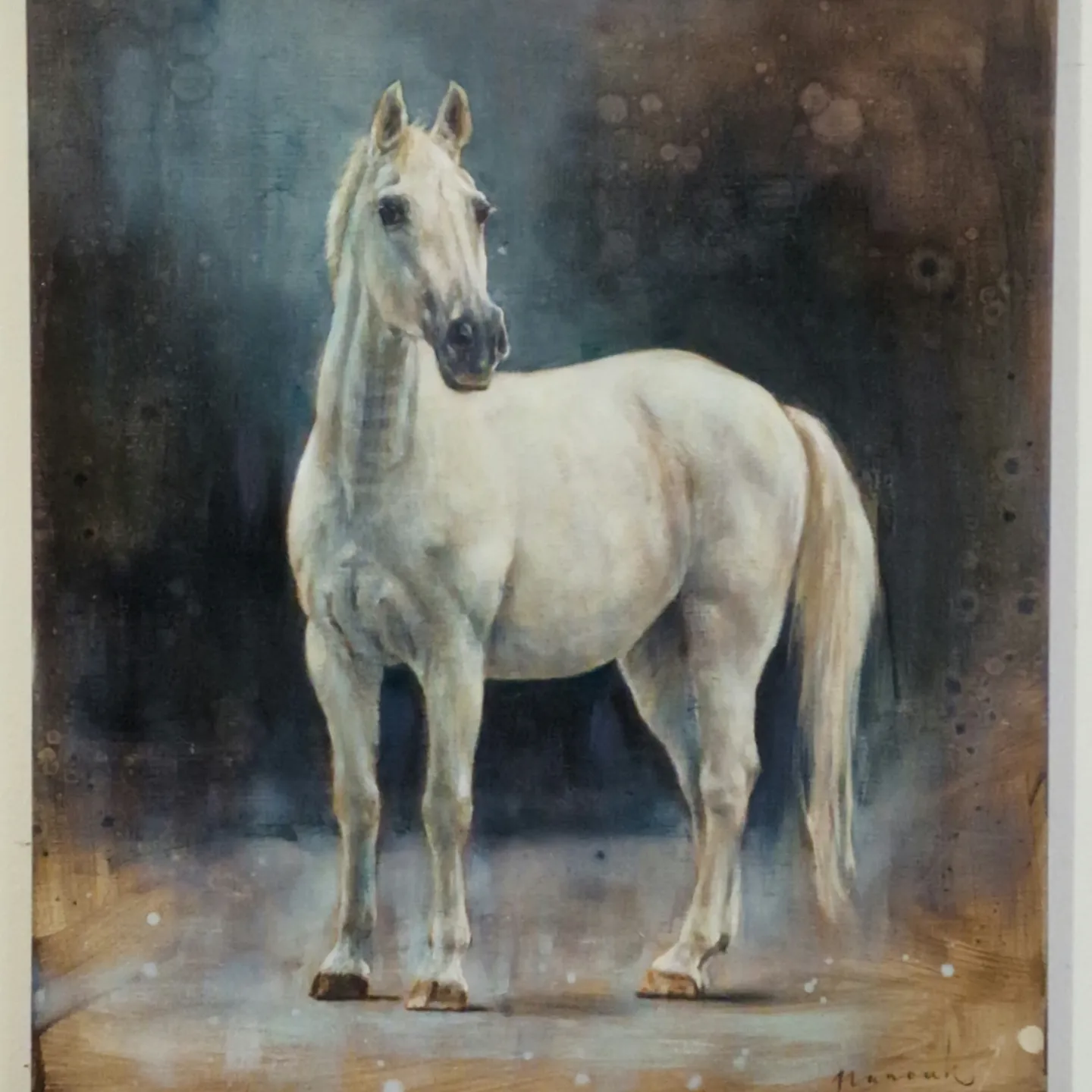 Een schilderij van een wit paard op een bruine achtergrond