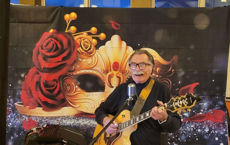 Kenny Laursen performing with guitar on stage