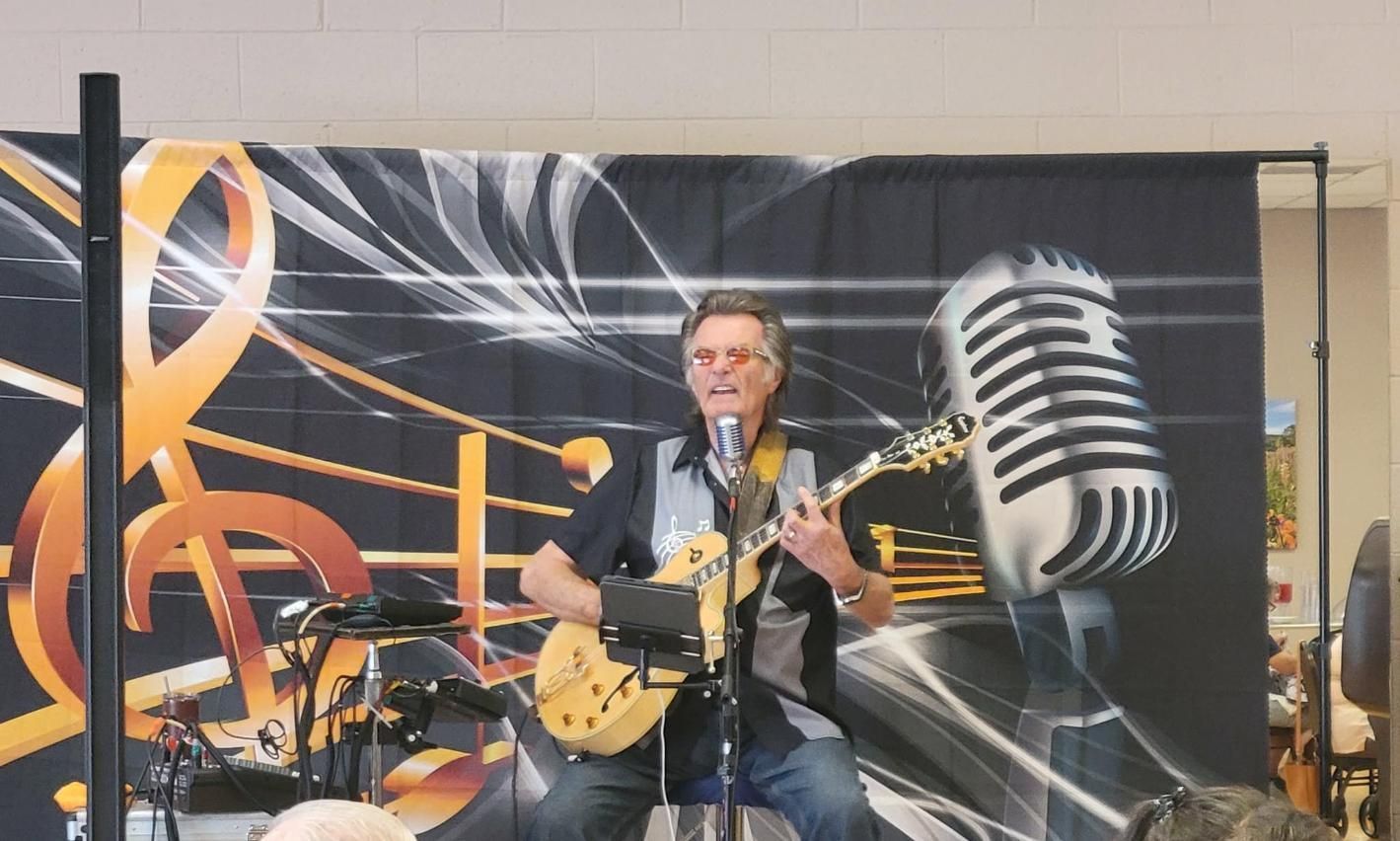 Kenny Laursen playing guitar on stage