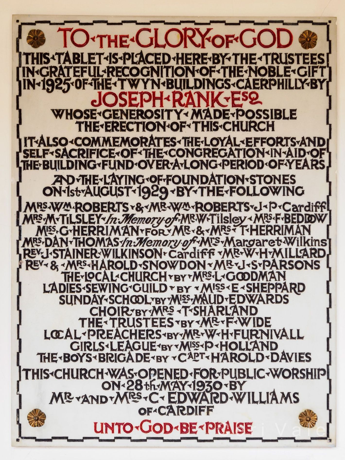A sign that says to the glory of god on it