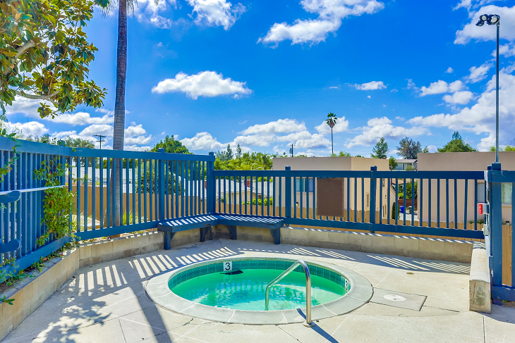 Summer Ridge Apartments pool with gates