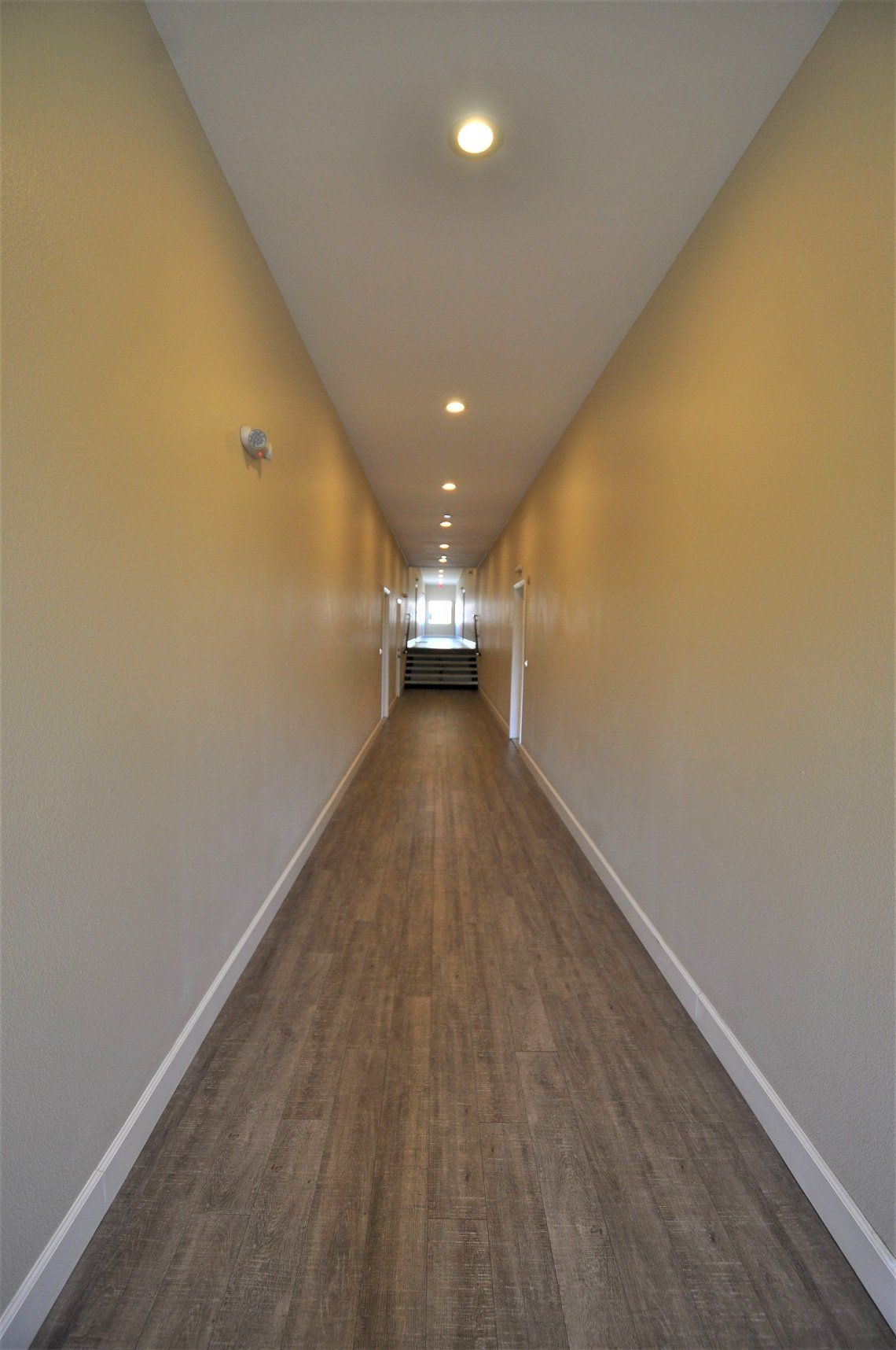 Dunlop 14 Apartments corridor