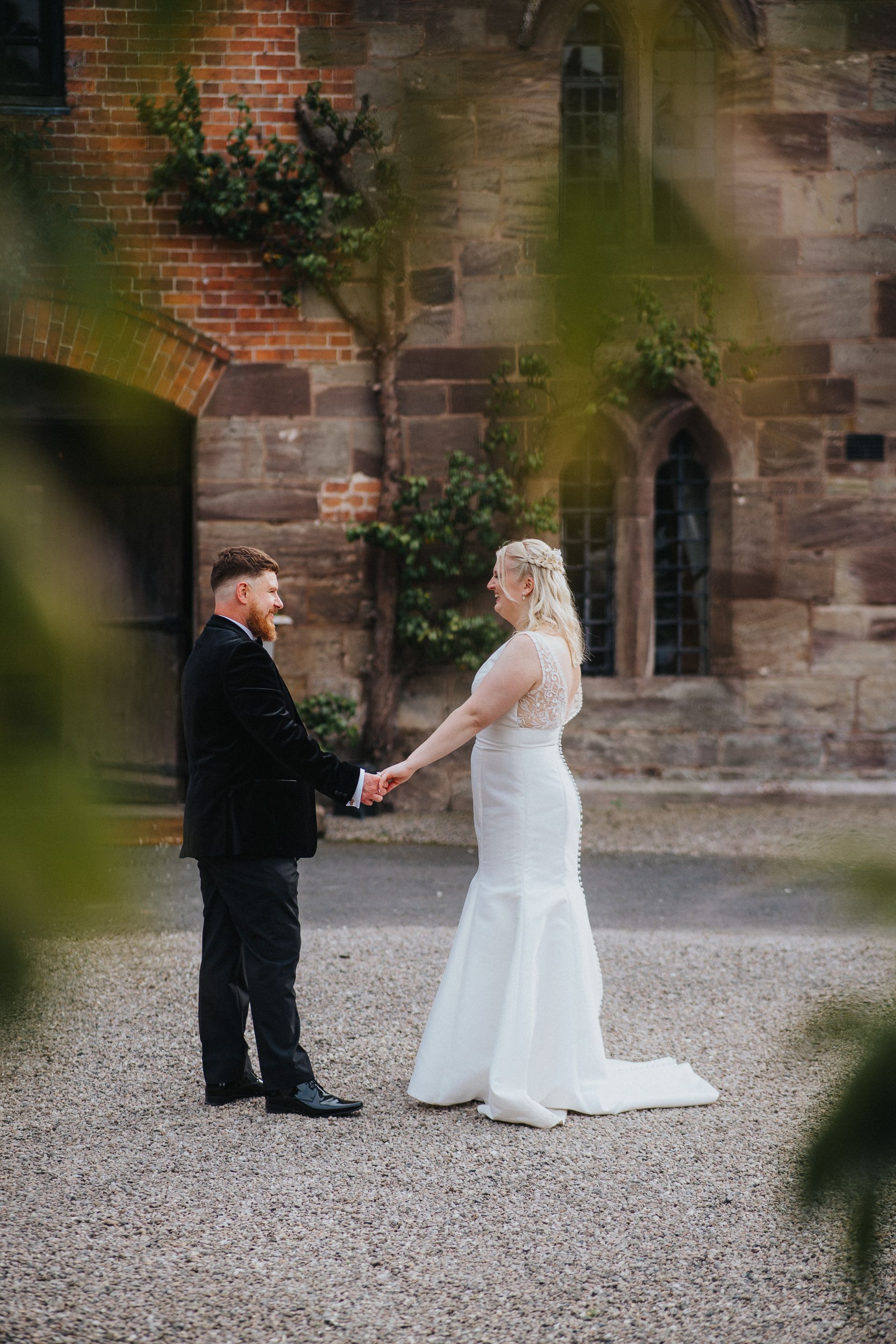 couple stood in front of a Manor House in Warwickshire