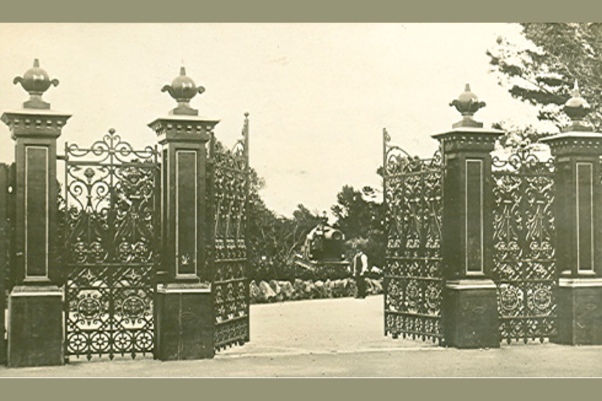 Williamstown Botanic Gardens - Gates 1907