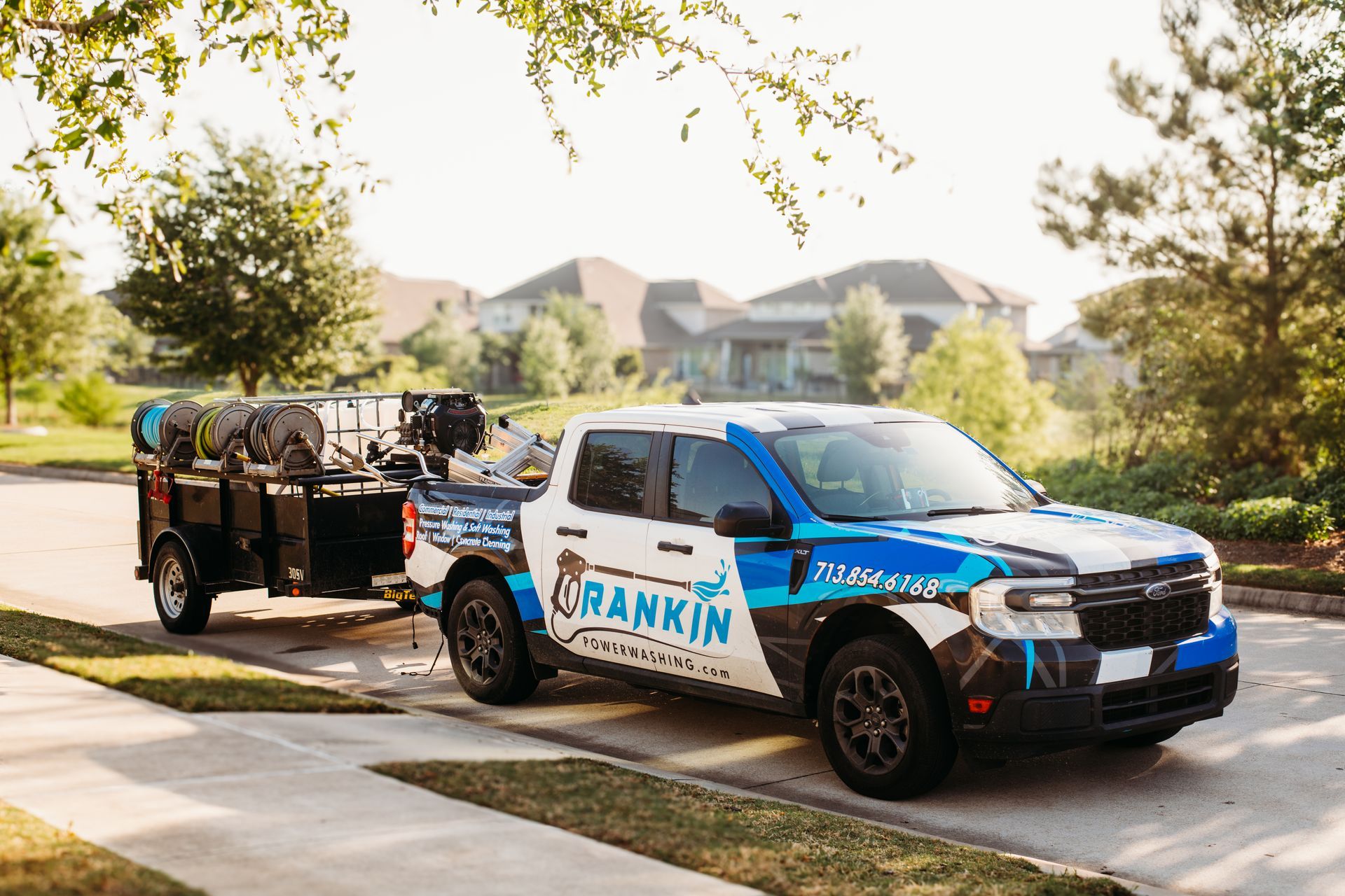 Professional commercial pressure washing services in Houston