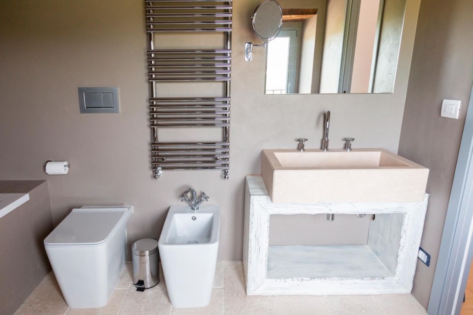 b&b room with bathroom