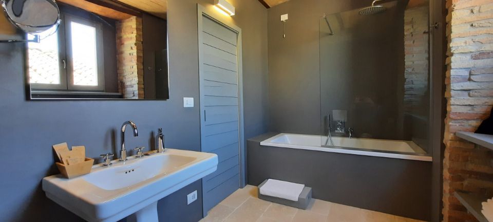 Camera per famiglia con ampio bagno
