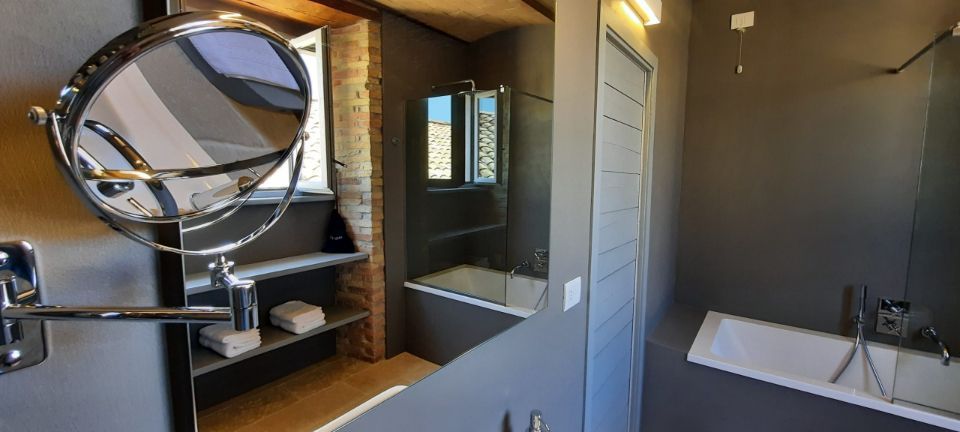 Camera per famiglia con bagno moderno