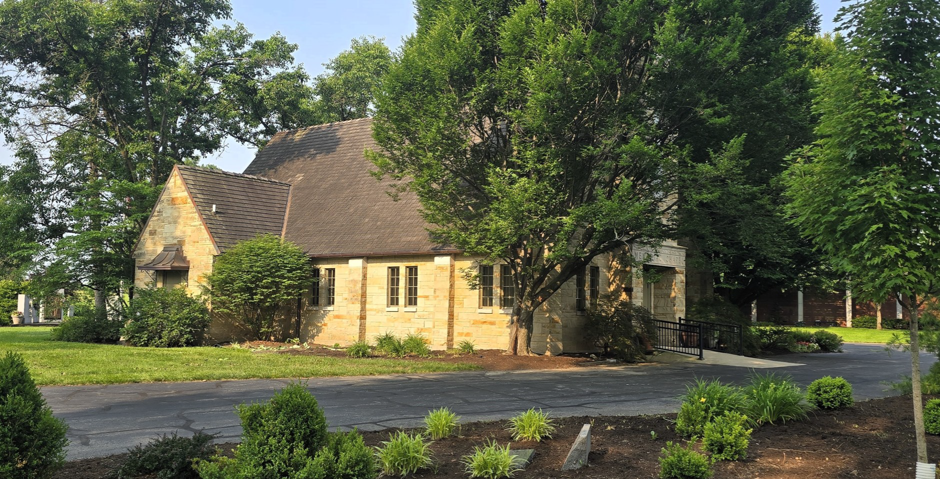 Woodside Funeral Home and Crematory, Serving Warren and Butler County, Ohio. 