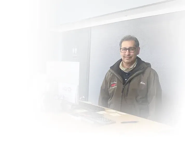 Staff at desk | Four Seasons Tire & Auto Service