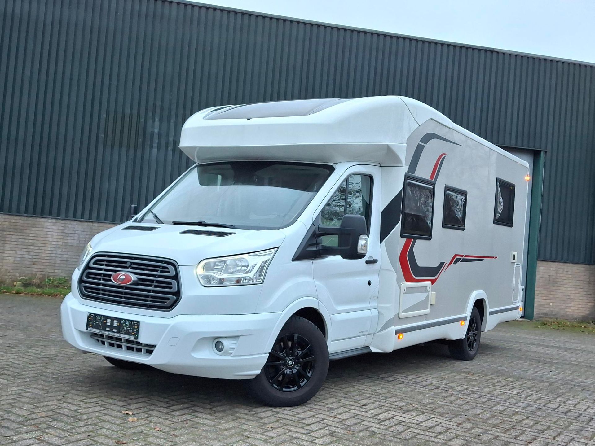 Camper Emma 5 persoons beschikbaar voor verhuur