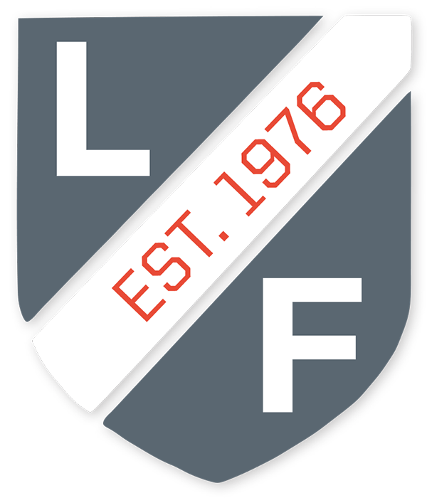 A shield with the year 1976 on it