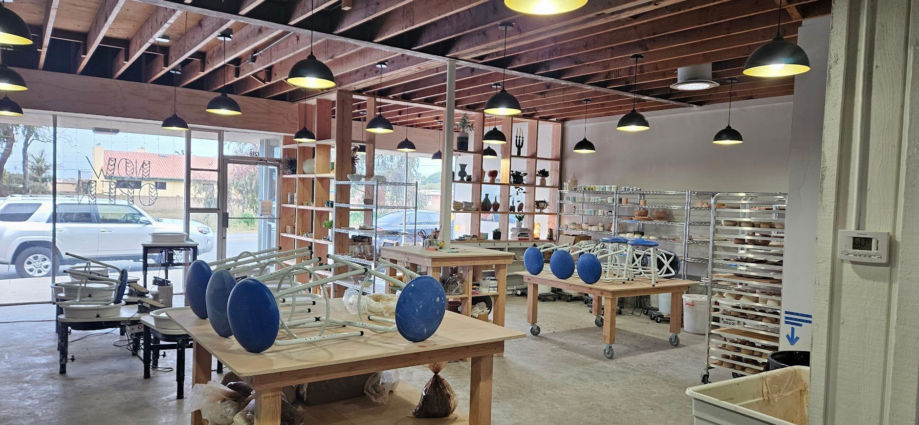 A large room filled with lots of tables and lamps.