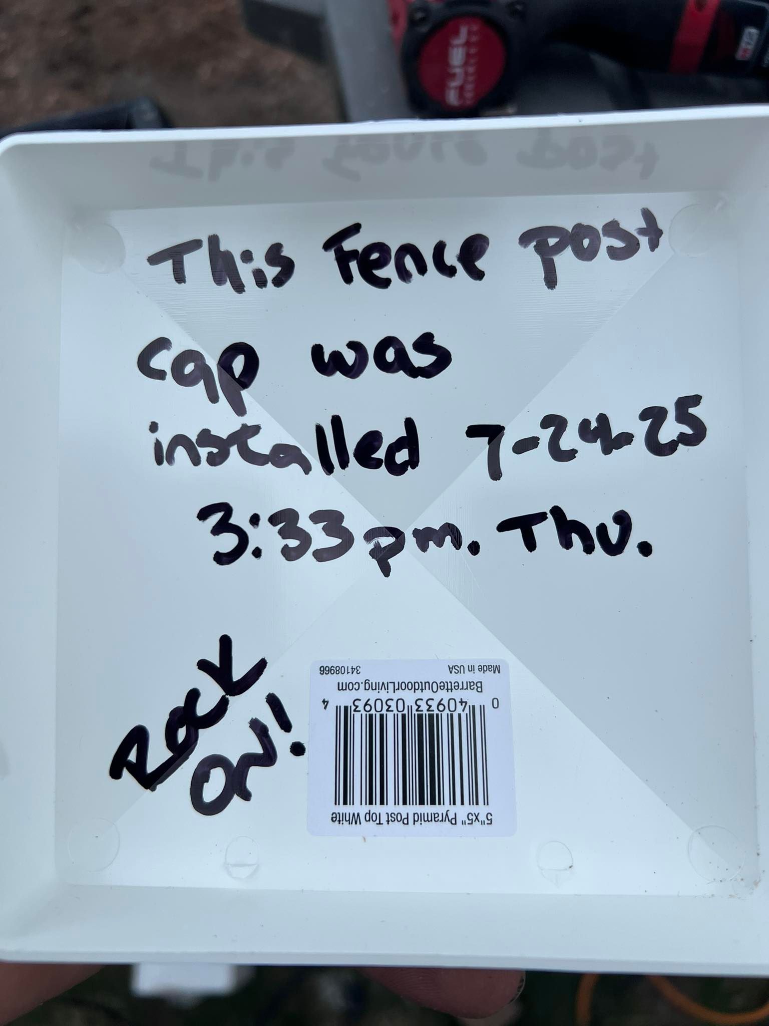 Handwritten note inside a white plastic container, with a barcode label and dated installation details.