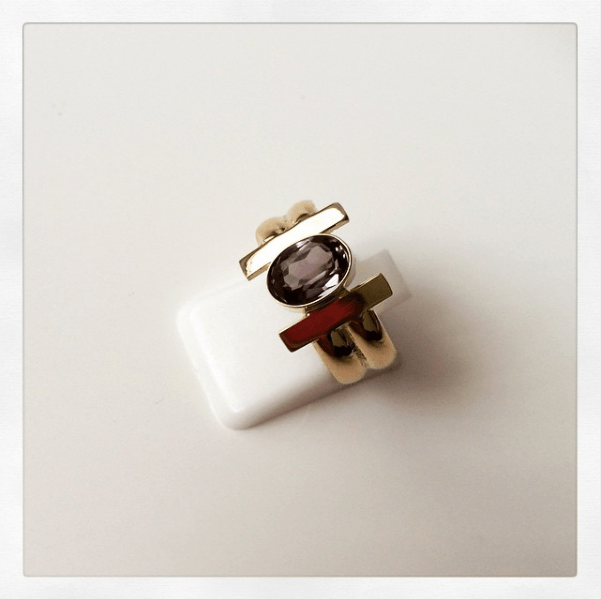 Geelgouden ring met alexandriet edelsteen