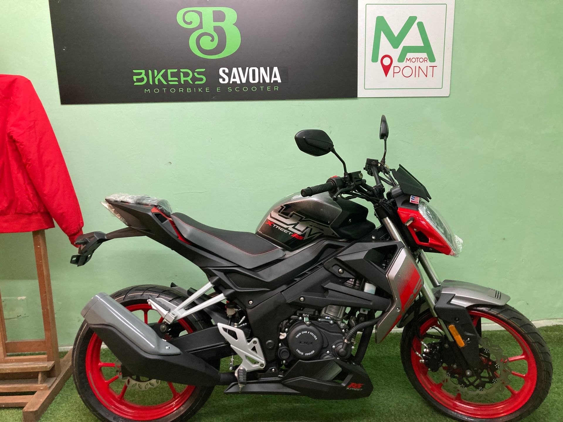 UM ITALIA - XTREET RS 125