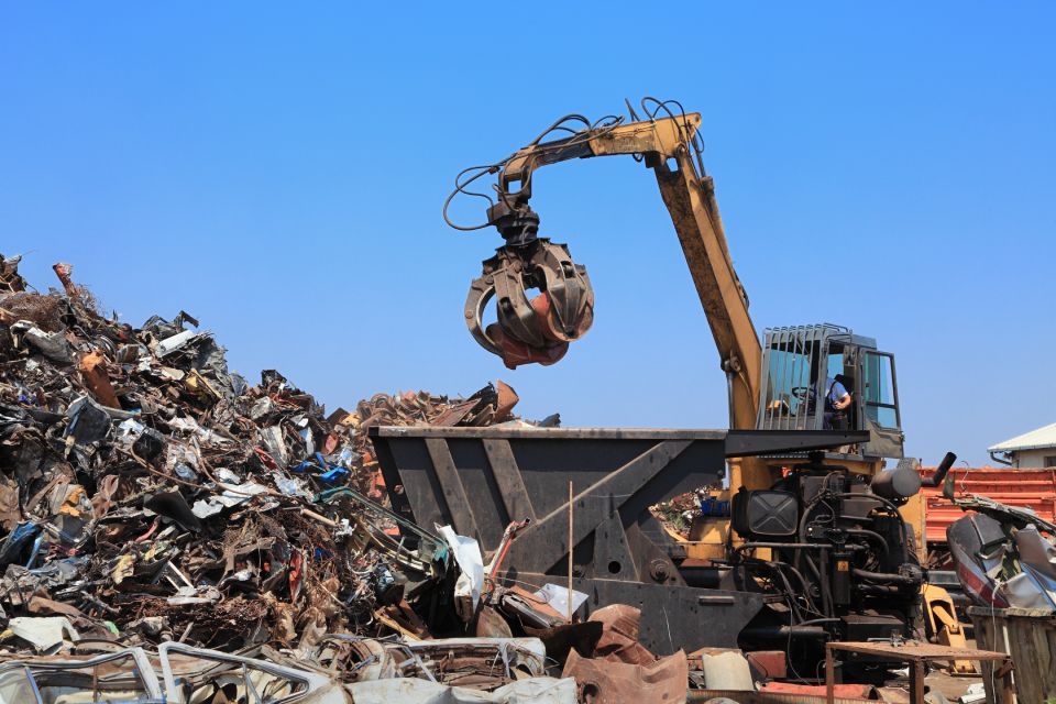 Gru per lo smaltimento di rifiuti metallici
