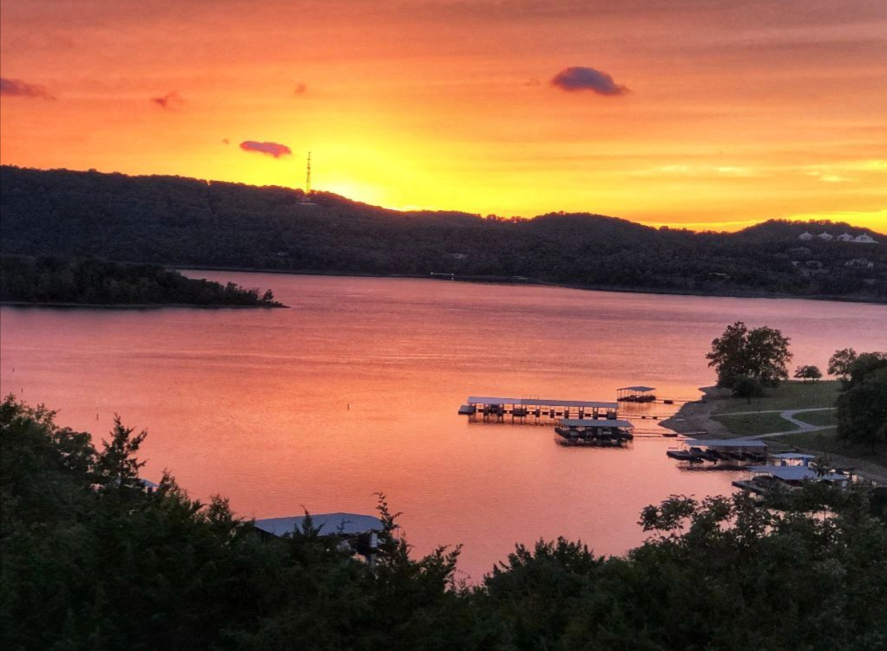 contact vacation rentals branson