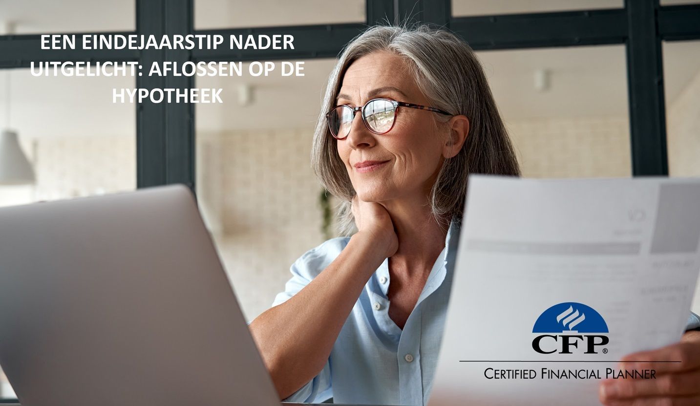 Vrouw met bril kijkt nadenkend, papieren in haar hand. Laptop, CFP-logo. Tekst: 